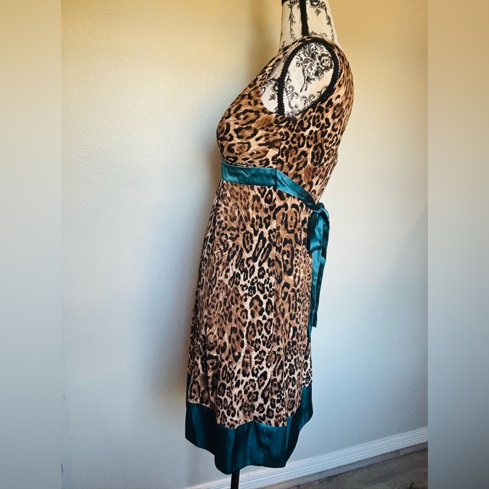 B. Smart Leopard Print Midi Dress with Teal Highlights - Picture 7 of 14